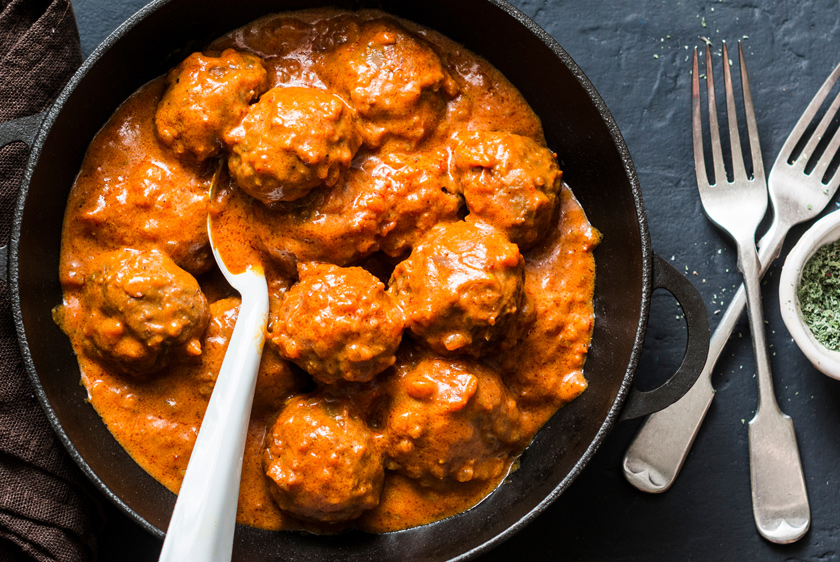 Unfassbar gut: Vegane Meatballs in Tomatensauce!